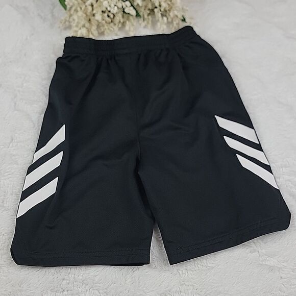 ‎ADIDAS Boys Shorts [SIZE 7] - Picture 2 of 4